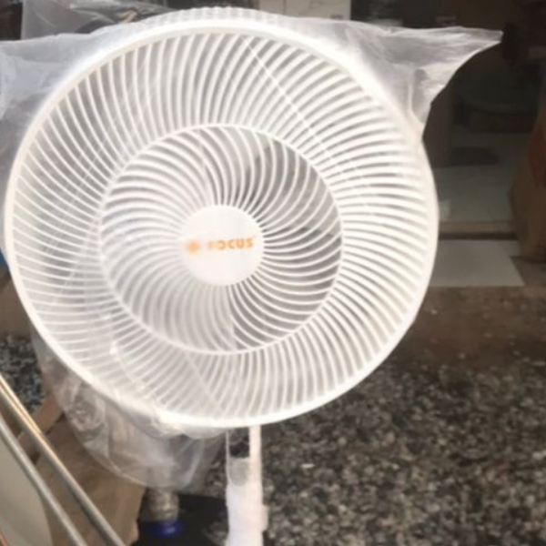 Focus 5-Blade Standing Fan with Remote Control – 3 Speed