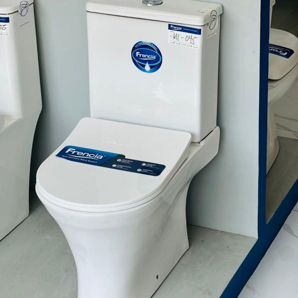 Modern White Dual-Flush Toilet – Floor-Mounted Two-Piece WC with Soft-Close Seat
