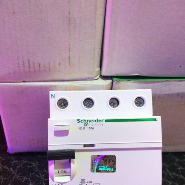 Schneider 4-Pole Circuit Breaker – High Capacity Load Protection Ghana