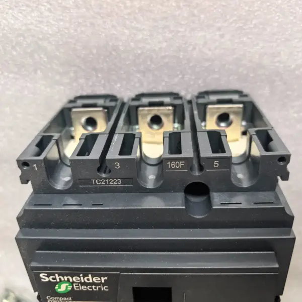 250A Schneider 4-Pole Circuit Breaker – Heavy Duty AC Protection Ghana (175A–250A Available)