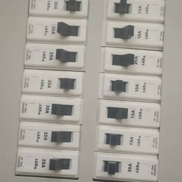 6 Way 18 Pole SPN Distribution Board with 100A DP Main Isolator & Factory Installed MCBs