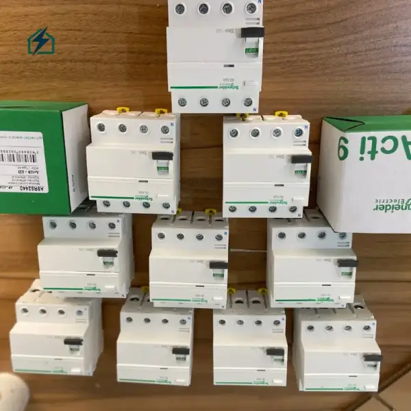 Schneider RCD/RCCB Earth Leakage Breaker 25A, 32A, 63A & 100A | 2 Pole & 4 Pole
