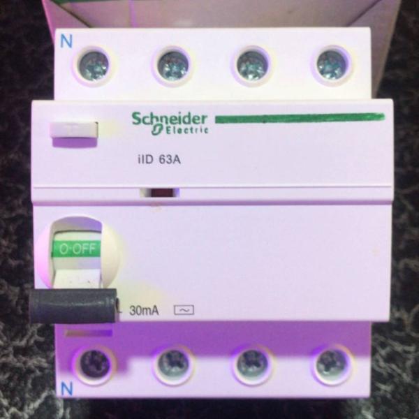 Schneider 4 Pole Circuit Breaker – Heavy Duty Power Protection Ghana