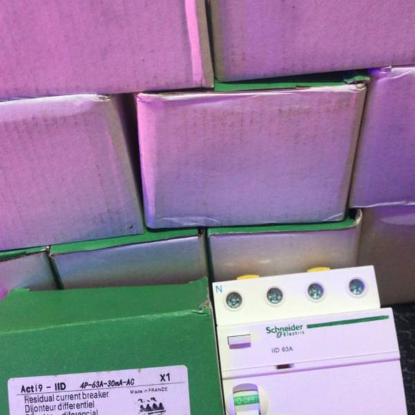 Schneider 4 Pole Circuit Breaker – Heavy Duty Power Protection Ghana