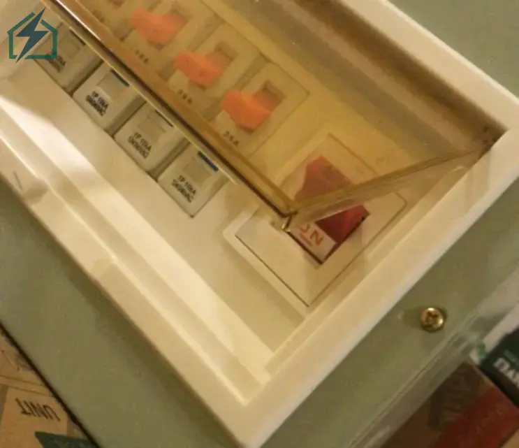 4 Way Metal Distribution Box – IP54 Electrical Control Box Ghana (1)