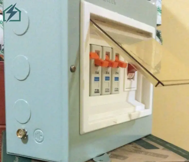 4 Way Metal Distribution Box – IP54 Electrical Control Box Ghana (3)
