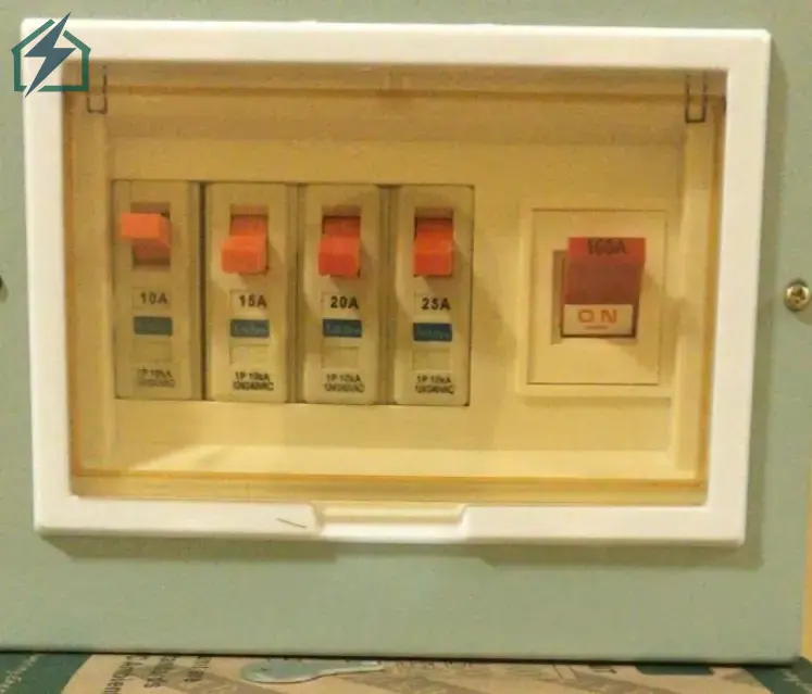 4 Way Metal Distribution Box – IP54 Electrical Control Box Ghana (4)