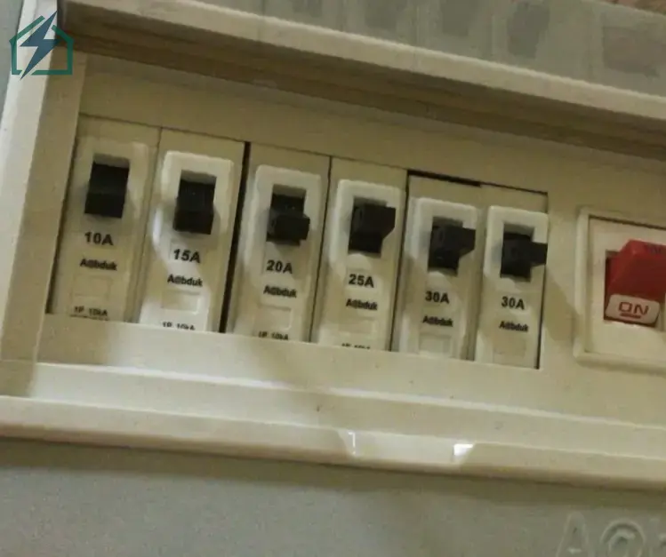 6 Way SPN Distribution Box – Electrical Panel Board Ghana (4)