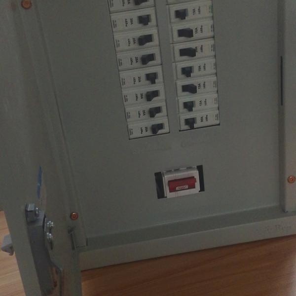 6 Way 18 Pole SPN Distribution Board with 100A DP Main Isolator & Factory Installed MCBs