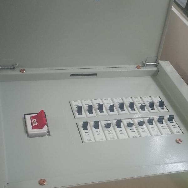 6 Way 18 Pole SPN Distribution Board with 100A DP Main Isolator & Factory Installed MCBs