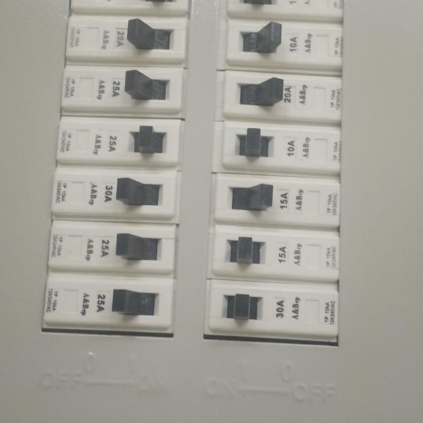 6 Way 18 Pole SPN Distribution Board with 100A DP Main Isolator & Factory Installed MCBs