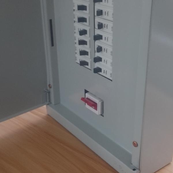 6 Way 18 Pole SPN Distribution Board with 100A DP Main Isolator & Factory Installed MCBs