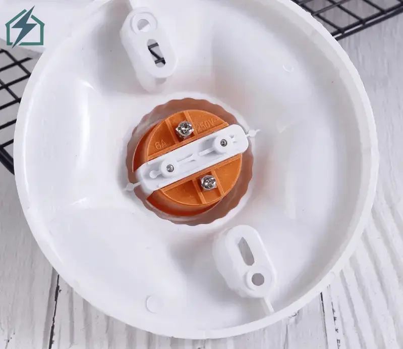 E27 Bulb Holder – Surface Mount Lamp Holder for LED & Energy-Saving Bulbs in Ghana (1)