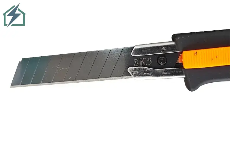 Heavy  18mmDuty Retractable Box Cutter for Home, Office & Industrial Use in Ghana  (1)