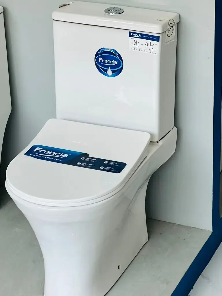 Modern White Dual-Flush Toilet – Floor-Mounted Two-Piece WC with Soft-Close Seat Ghana (3)