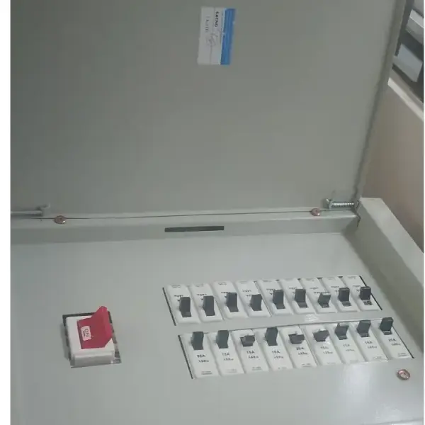 6 Way 18 Pole SPN Distribution Board with 100A DP Main Isolator & Factory Installed MCBs