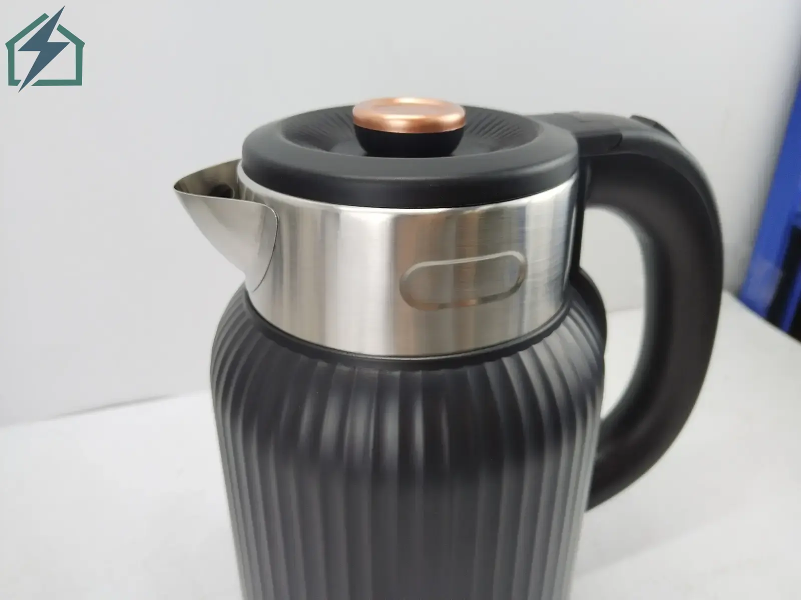 Avelon 1500W Vacuum Insulated Electric Kettle Ghana – Fast Boil Leakproof Water Kettle 1 (2)