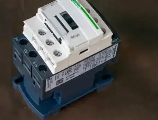 Schneider 125A 3-Pole Contactor – Industrial Motor & Electrical Control Contactor Ghana (3)